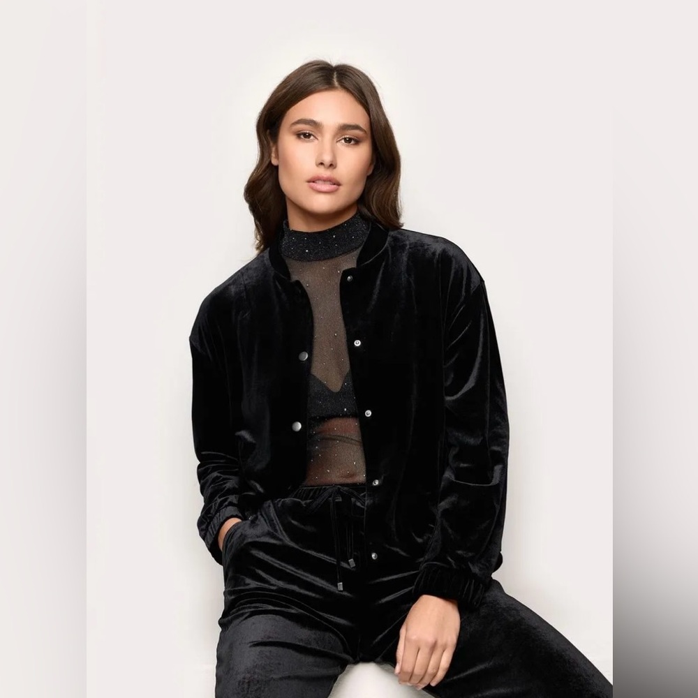 THEPERFEXT Black Velvet Bomber Jacket – Size M – Luxe Snap Front